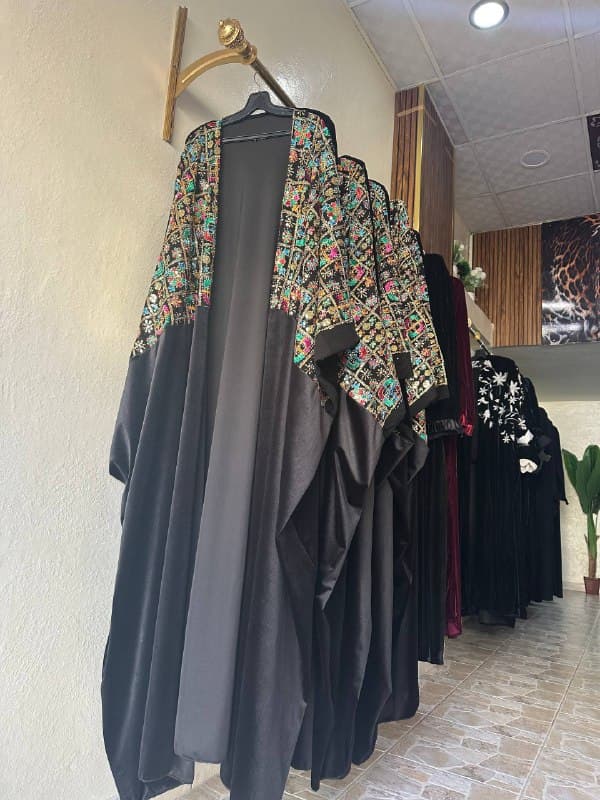 صورة منشأة ناصر للعبايات - قسم محل ألبسة نسائي في Jdeidet Artouz 10