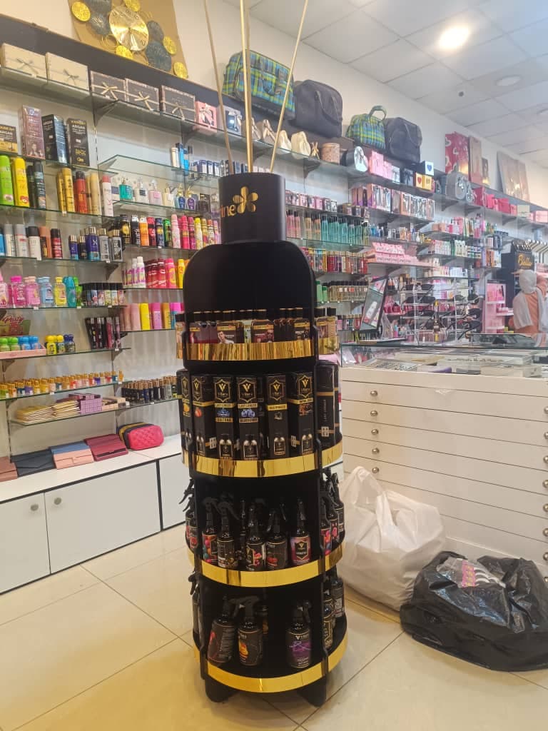 صورة منشأة دياب اكسسوارات ومكياجات - قسم محل عطور ومواد تجميل في Jdeidet Artouz 6