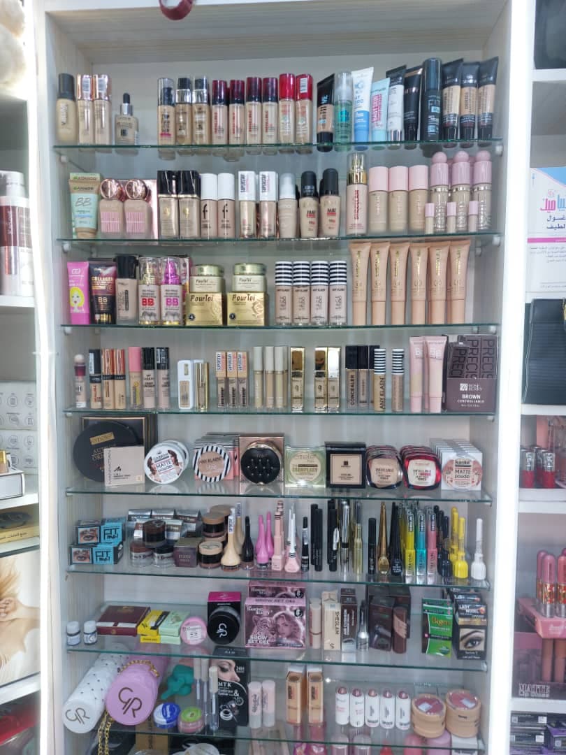 صورة منشأة Make up - قسم محل عطور ومواد تجميل في Al-Midan 4
