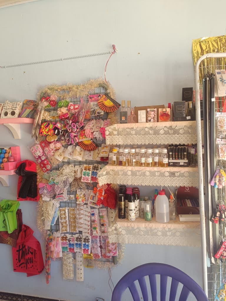 صورة منشأة مكياجات واكسسوارات ذهب - قسم محل عطور ومواد تجميل في Qatana 4