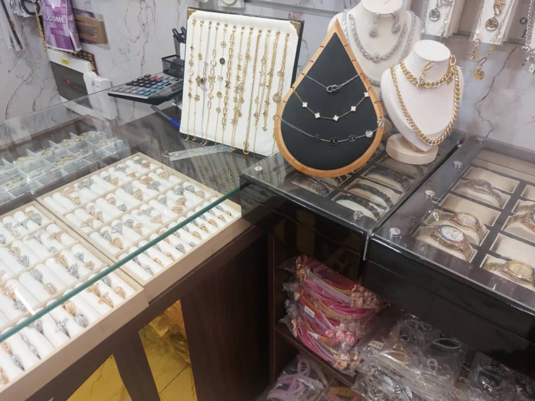 صورة منشأة محل حسان طويلة - قسم محل عطور ومواد تجميل في Old City 3
